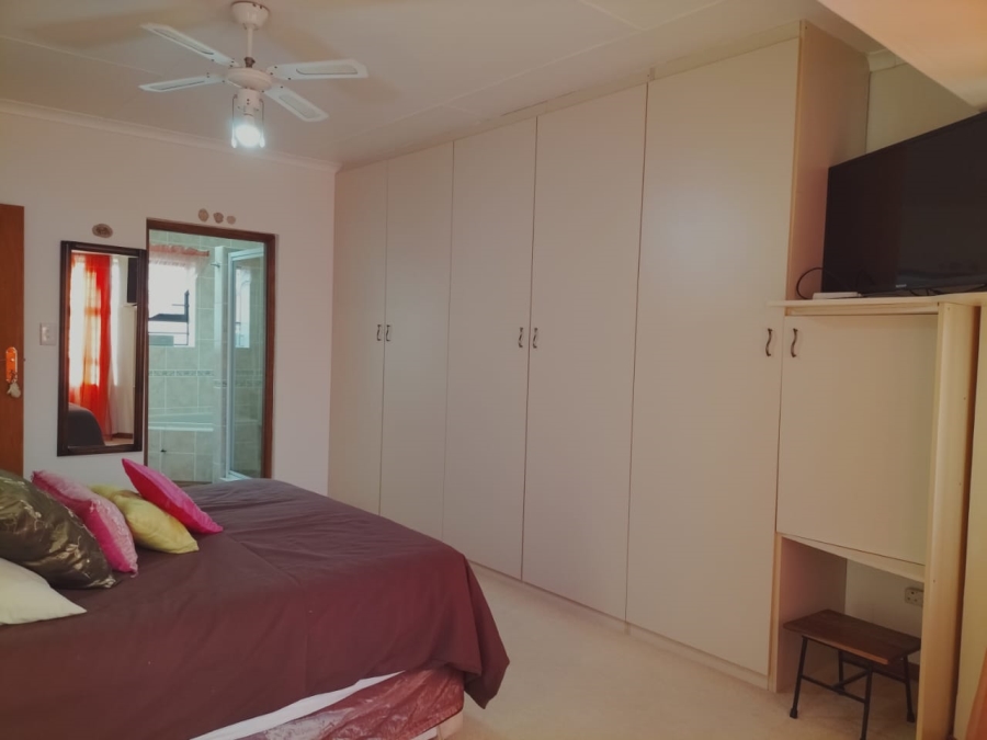 4 Bedroom Property for Sale in Fraaiuitsig Western Cape